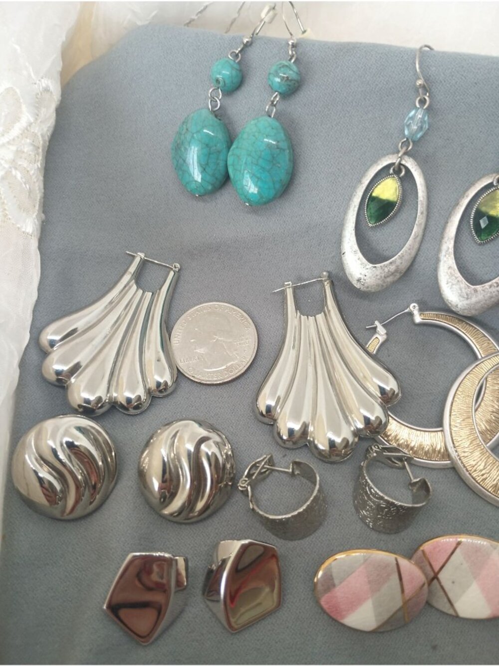 8 Vintage Earring Lot Lia Sophia ~ Dangles ~ Hoops ~ Mixed Metals & Styles - Picture 7 of 8